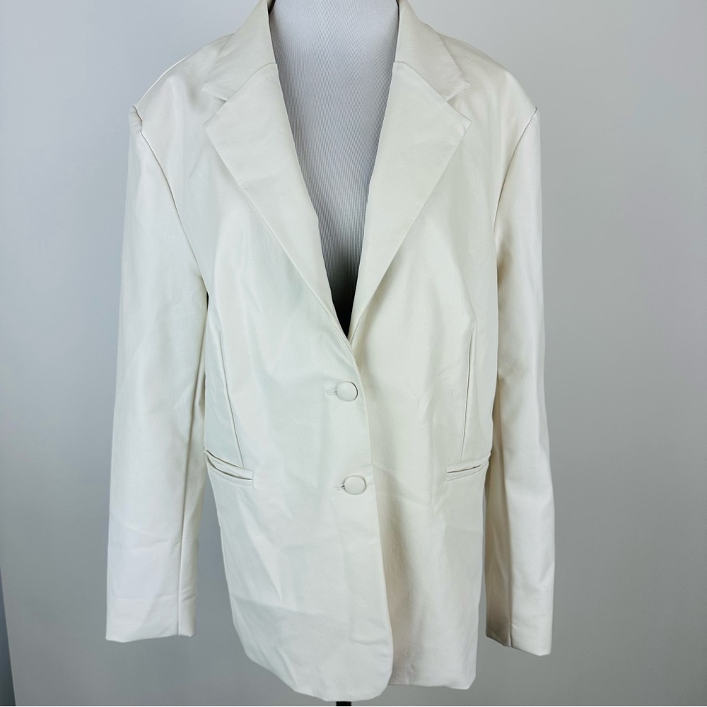 Edikted Anna White Oversized Faux Leather Blazer Size XS - Picture 2 of 16